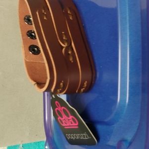 Paparazzi Men's brown leather cuff.